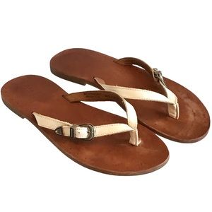 FRYE Sandals Size- 8 ‘Ally’ White Leather Flip-Flop Thong Western Accent